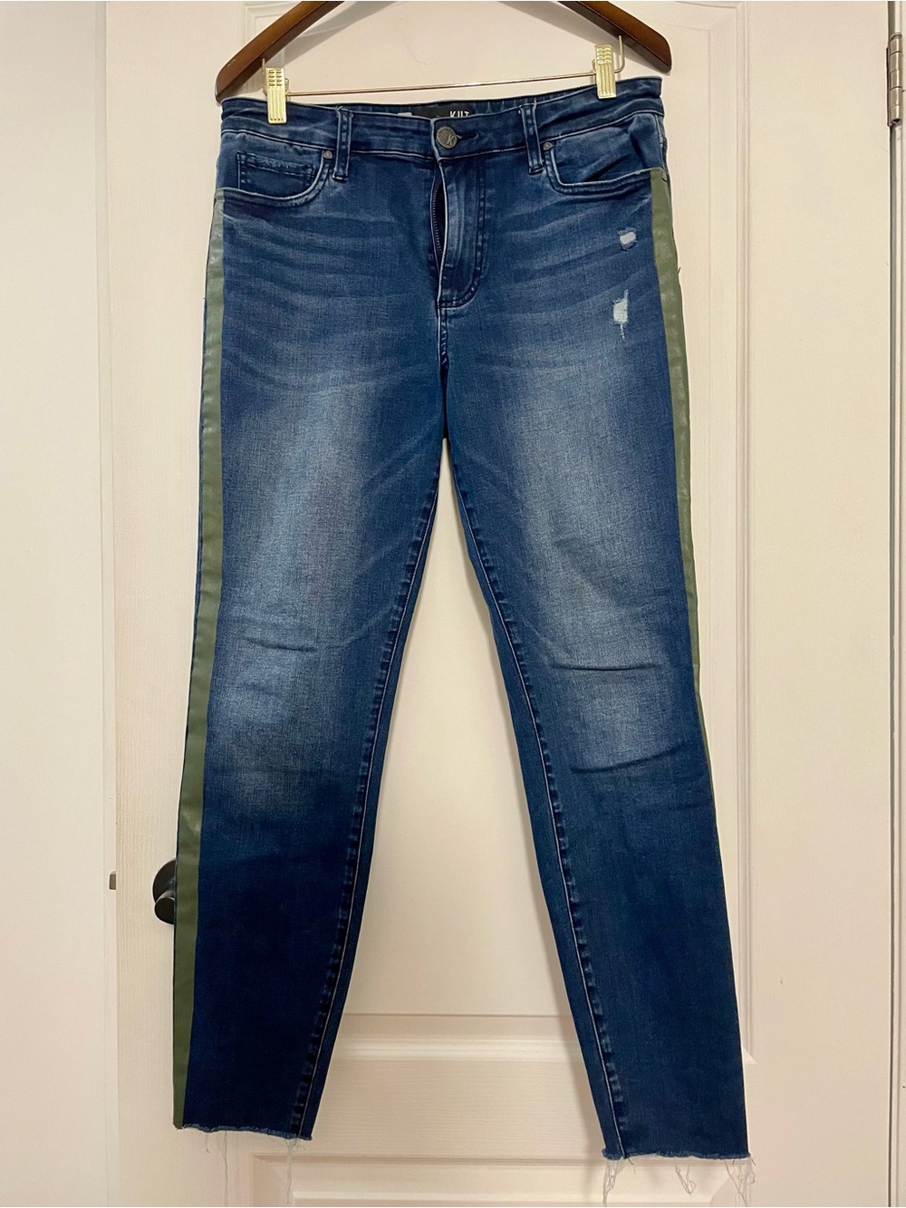 Kut from the Kloth Dark Blue Skinny Jeans with Olive Side Stripe Size 10